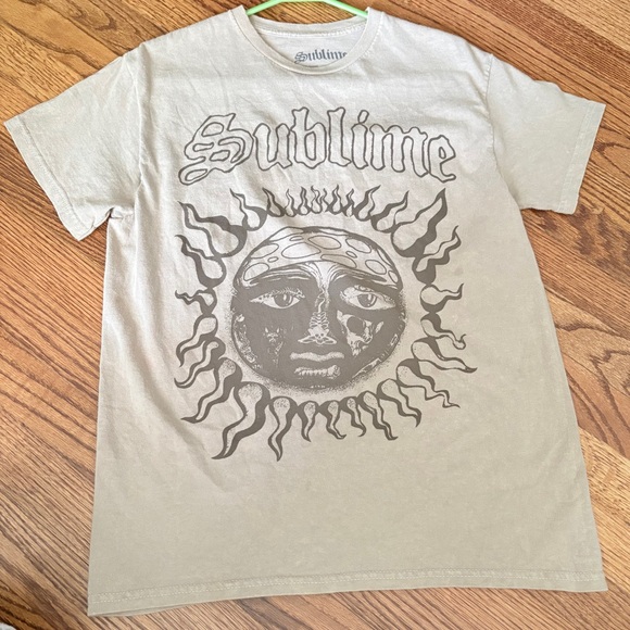Tops - NEW! Sublime Graphic T-Shirt in Beige & Brown
